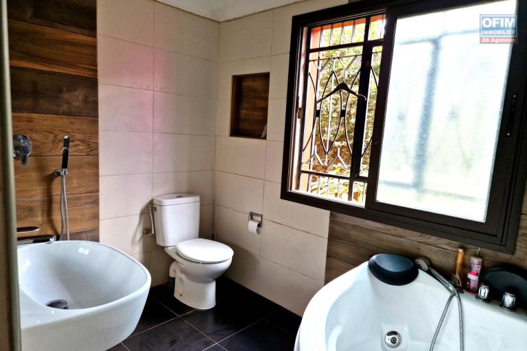 Une villa F4 meubl&eacute;e avec piscine &agrave; Analamahitsy Ilafy