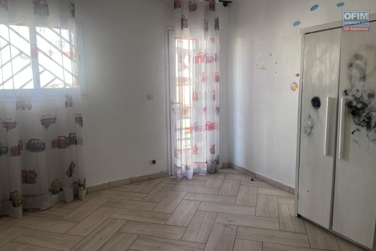 Une maison F8 sur 3 niveaux &agrave; Analamahitsy