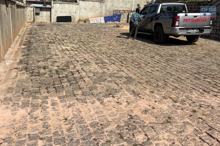 À LOUER – IMMEUBLE RÉSIDENTIEL À ANALAMAHITSY PARK