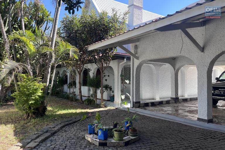 Une belle villa F6 &agrave; Ambatobe tout pr&egrave;s du Lyc&eacute;e Fran&ccedil;ais