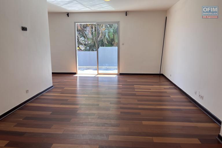 Une belle villa F6 &agrave; Ambatobe tout pr&egrave;s du Lyc&eacute;e Fran&ccedil;ais