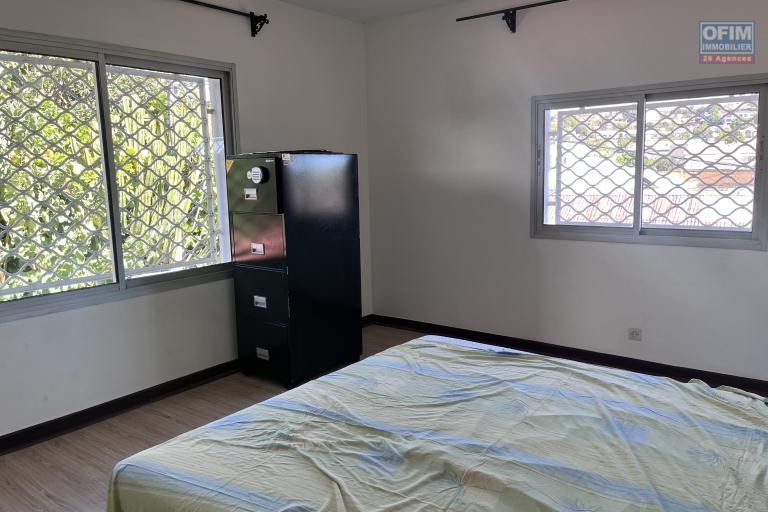 Une belle villa F6 &agrave; Ambatobe tout pr&egrave;s du Lyc&eacute;e Fran&ccedil;ais