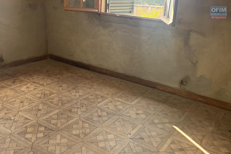 A VENDRE- Villa basse &agrave; terminer &agrave; Lohanosy Ambohijanaka Nord - chambre 1