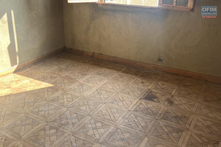 A VENDRE- Villa basse &agrave; terminer &agrave; Lohanosy Ambohijanaka Nord - Chambre 2