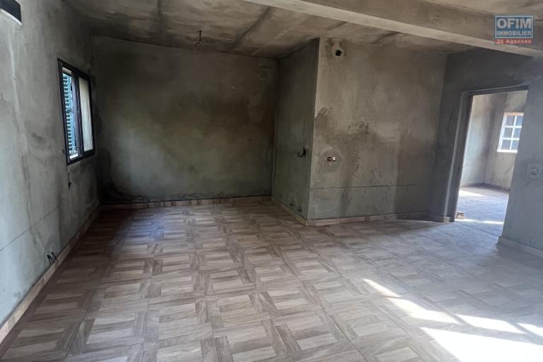 A VENDRE- Villa basse &agrave; terminer &agrave; Lohanosy Ambohijanaka Nord - Living