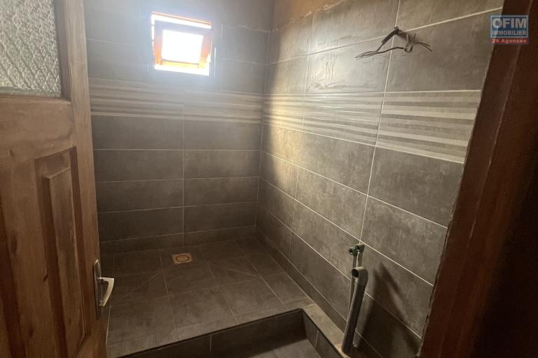 A VENDRE- Villa basse &agrave; terminer &agrave; Lohanosy Ambohijanaka Nord - salle d'eau