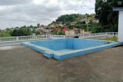 Prix en baisse!!!Vente d'une spacieuse villa de type F6  avec piscine et toit terrasse  avec vue imprenable situ&eacute;e &agrave; Tsimbazaza