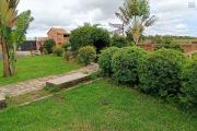 A VENDRE une propri&eacute;t&eacute; de 2250m2 avec maison F8 , salle &eacute;v&egrave;nementielle et piscine &agrave; Alasora , c contact Francia