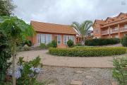 A VENDRE une propri&eacute;t&eacute; de 2250m2 avec maison F8 , salle &eacute;v&egrave;nementielle et piscine &agrave; Alasora , c contact Francia