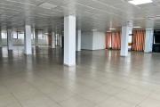 Un local professionnel de 900m2 &agrave; Alarobia