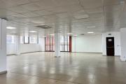 Un local professionnel de 900m2 &agrave; Alarobia