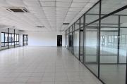 Un grand local professionnel de 1 287m2 au R+1 &agrave; Alarobia