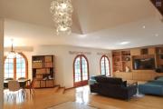 Une villa F6 de prestige meubl&eacute;e et &eacute;quip&eacute;e avec piscine &agrave; Androhibe ( lalaina@ofim.mg)