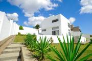 Vente d'un villa F4 neuve d'architecture moderne sur un terrain de 1 259 m2 &agrave; Ilafy Antsapandrano