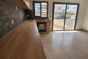A louer un spacieux appartement F1 avec un jardin privatif dans un immeuble neuf de standing &agrave; proximit&eacute; imm&eacute;diate des commodit&eacute;s situ&eacute; &agrave; Talatamaty