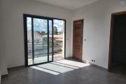 A louer un spacieux appartement F1 avec un jardin privatif dans un immeuble neuf de standing &agrave; proximit&eacute; imm&eacute;diate des commodit&eacute;s situ&eacute; &agrave; Talatamaty