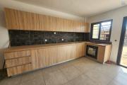 A vendre appartement neuf de standing type F3 d'une superficie de 89m2 dont 14m2 de varangue situ&eacute; &agrave; Talatamaty proximit&eacute; imm&eacute;diat des commodit&eacute;s