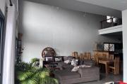 Un grand appartement T5 en duplex meubl&eacute; &agrave; Ambohitrarahaba