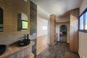 A louer superbe villa neuve de standing type F5 avec piscine &agrave; Mandrosoa Ivato