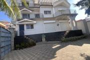 Une maison F8 sur 3 niveaux &agrave; Analamahitsy