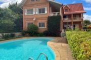 Une villa F6 de type traditionnel avec piscine &agrave; Ambatobe