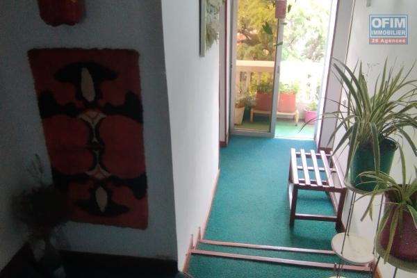 A vendre, un immeuble R+4 en bord de route principale &agrave; Ankazotokana Antananarivo