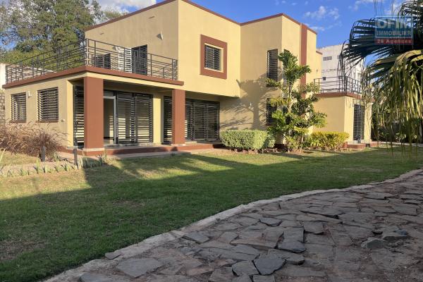 Une maison F6 avec jardin am&eacute;nag&eacute; &agrave; 4mn de la route principale sur By Pass