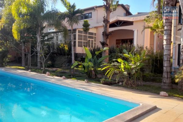 Une villa F5 meubl&eacute;e dans une petite residence avec piscine &agrave; Mandrosoa Ivato
