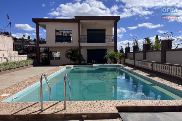 A louer deux grandes villas avec piscine &agrave; Antsobolo Ambatomaro