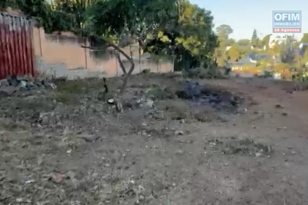 Vente d'un terrain de 845 m2 pr&ecirc;t &agrave; b&acirc;tir &agrave; Androhibe