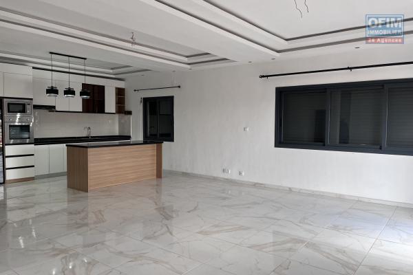 Trois grands appartements T5 neufs et lumineux &agrave; Mahazoarivo