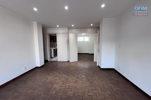 Un appartement T3 en plein centre ville s&eacute;curis&eacute; &agrave; Analakely