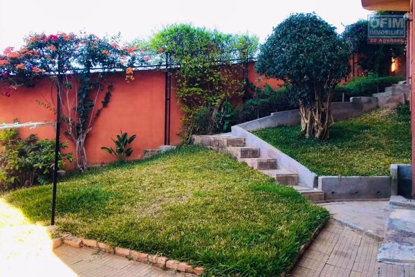 Un appartement T3 meubl&eacute; au rez de jardin &agrave; Ambatobe
