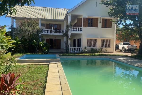 Une villa F6 avec piscine &agrave; Androhibe